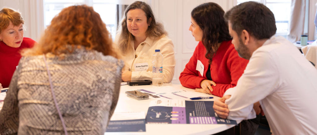 Quel est le rôle du manager lors d'une réunion participative ?